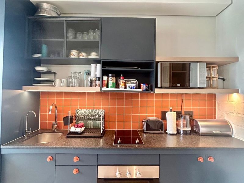 Fully Furnished Airbnb Apartment in Sea Point - Photo 9