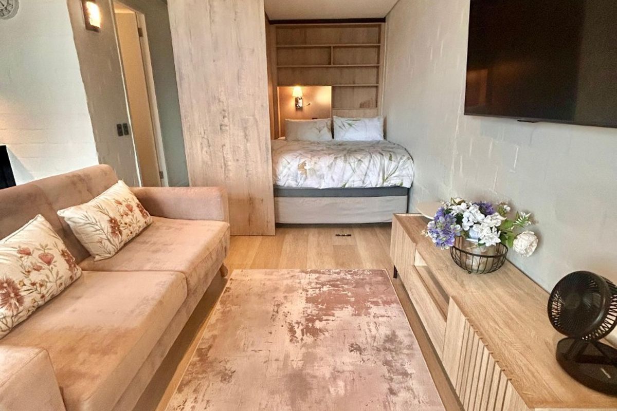 Fully Furnished Airbnb Apartment in Sea Point - Photo 3