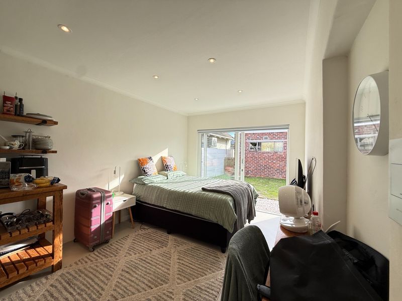 1 - 2 bedroom shared entrance flat in Meadowridge - Photo 6