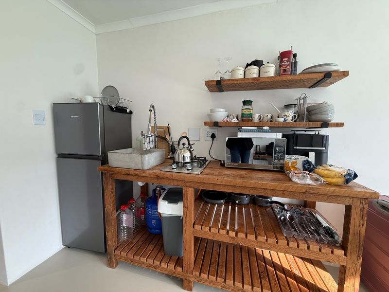 1 - 2 bedroom shared entrance flat in Meadowridge - Photo 8