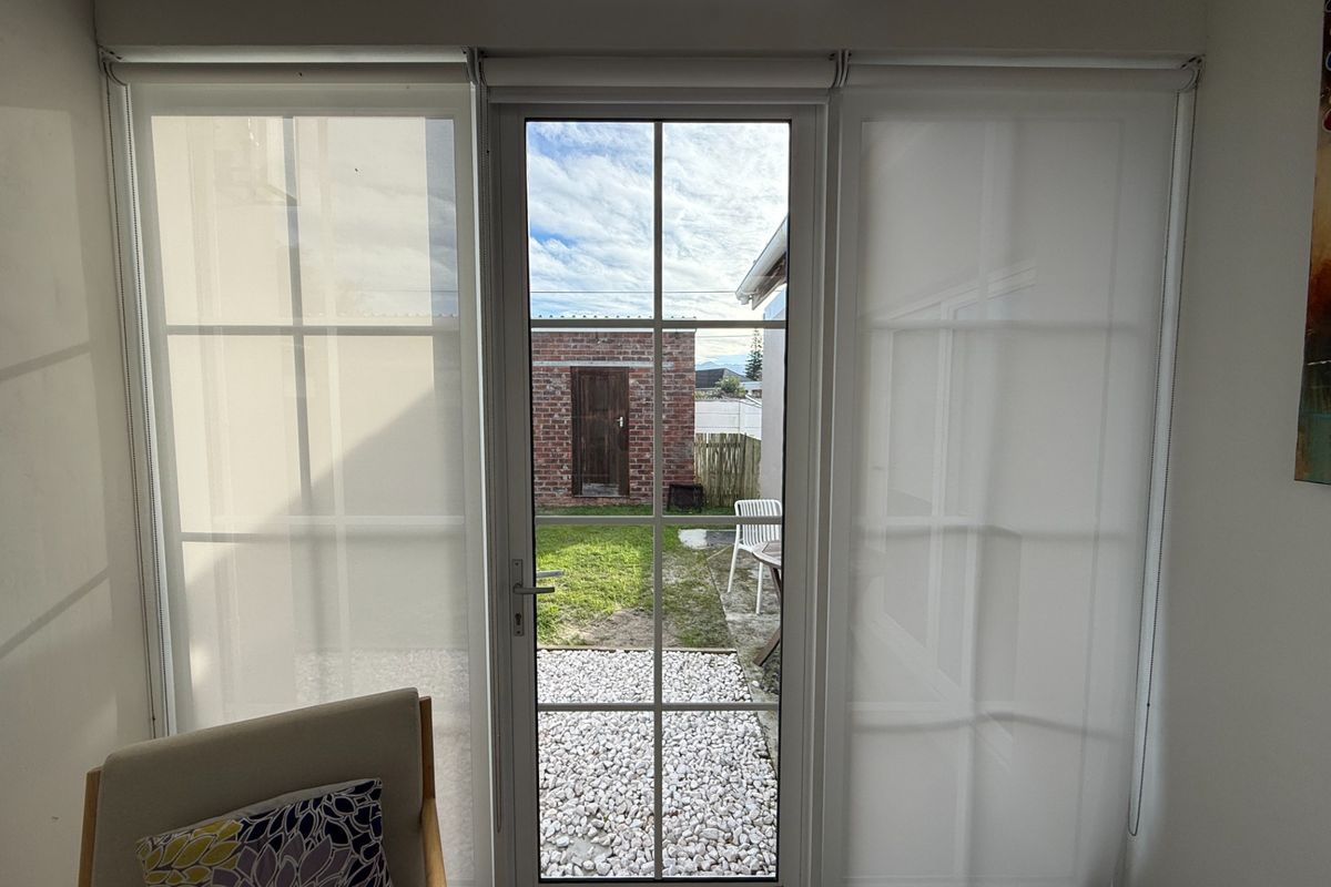1 - 2 bedroom shared entrance flat in Meadowridge - Photo 3