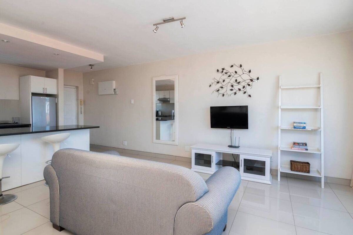 Modern Furnished Studio Apartment with Undercover Parking - Photo 2