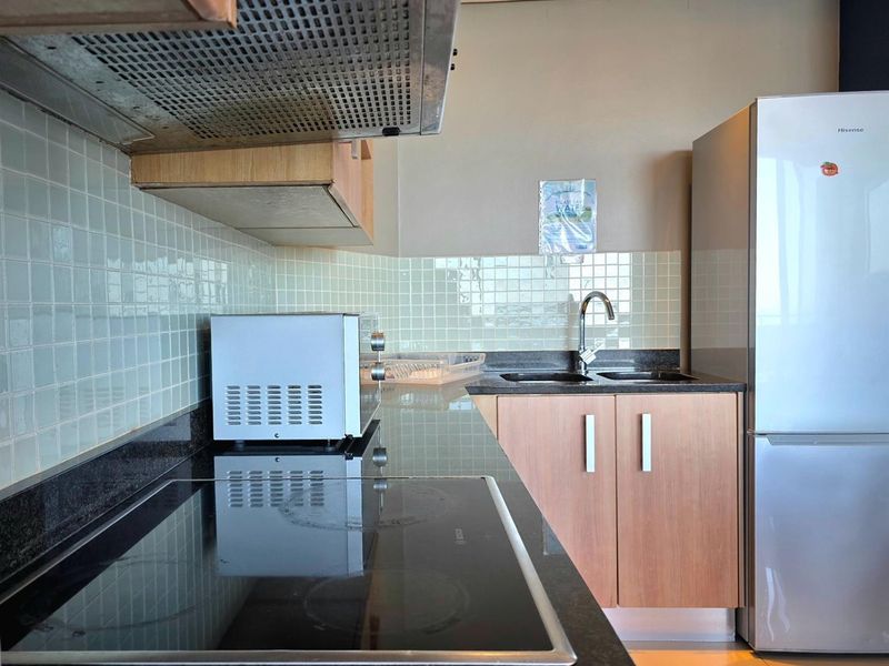 2 BED FULLY FURNISHED BEACHFRONT APARTMENT - Photo 3