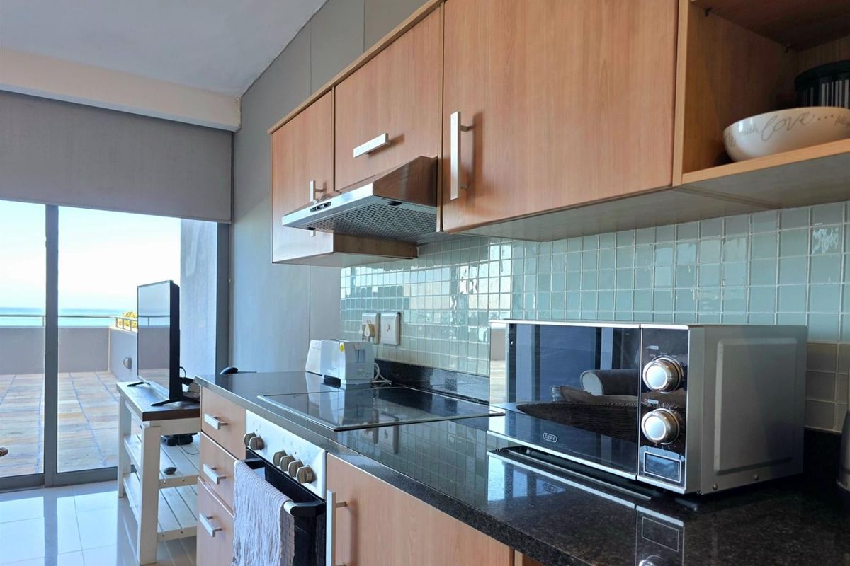 2 BED FULLY FURNISHED BEACHFRONT APARTMENT - Photo 4