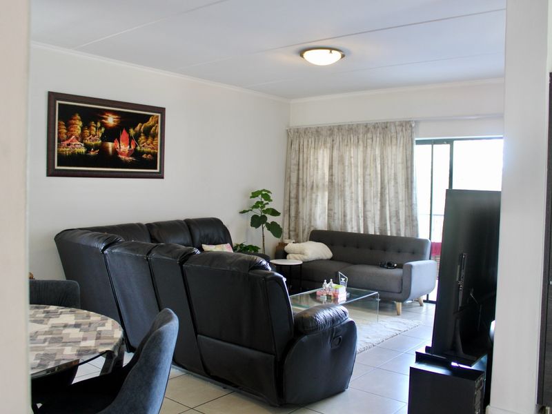 Modern 3-Bed Apartment | Covered Balcony | Gym Access | Pet Friendly - Photo 7