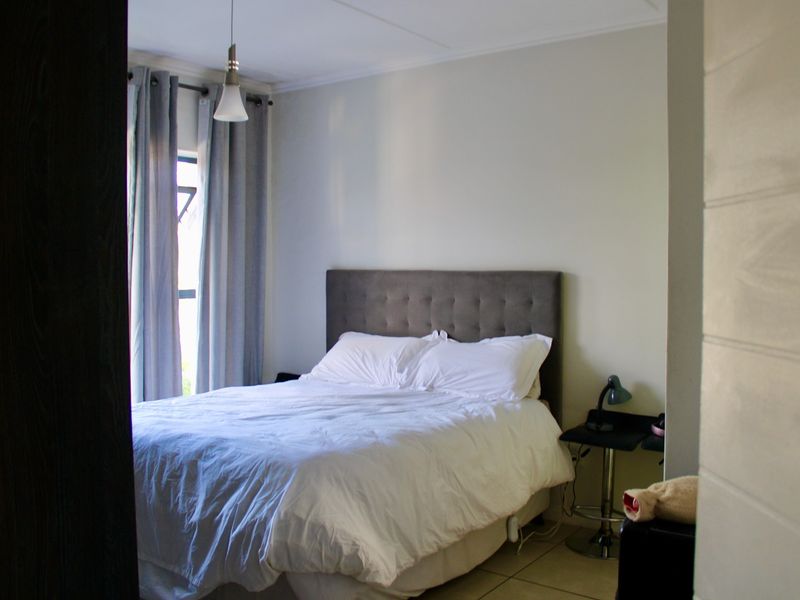 Modern 3-Bed Apartment | Covered Balcony | Gym Access | Pet Friendly - Photo 10