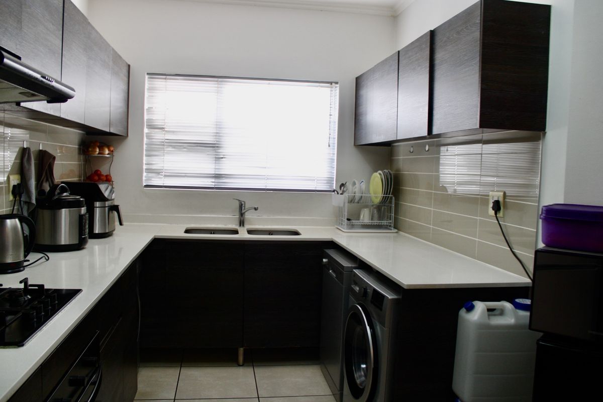 Modern 3-Bed Apartment | Covered Balcony | Gym Access | Pet Friendly - Photo 3