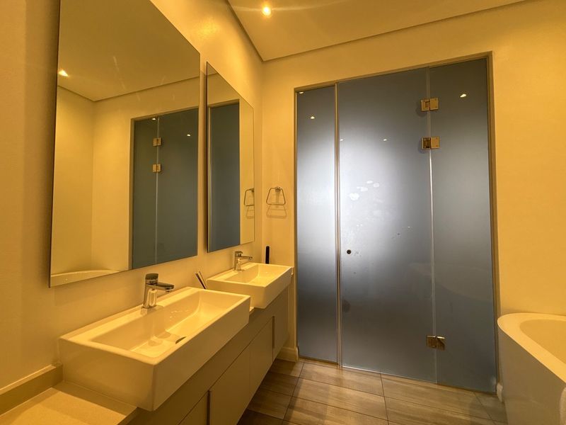 Upmarket 2 bedroom apartment  for sale! - Photo 10