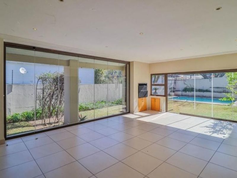 4 Bedroom House For Sale in Bryanston, Sandton - Photo 10