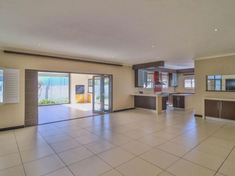 4 Bedroom House For Sale in Bryanston, Sandton - Photo 6