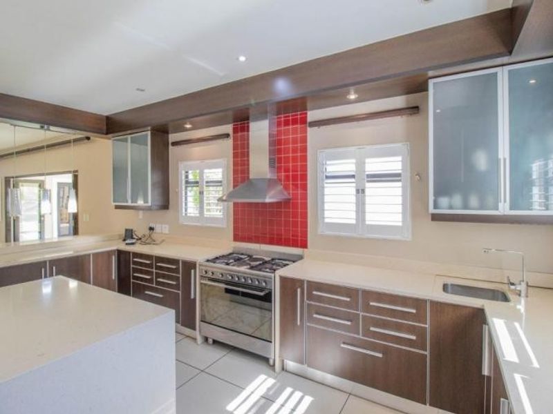 4 Bedroom House For Sale in Bryanston, Sandton - Photo 8
