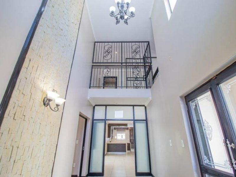 4 Bedroom House For Sale in Bryanston, Sandton - Photo 3