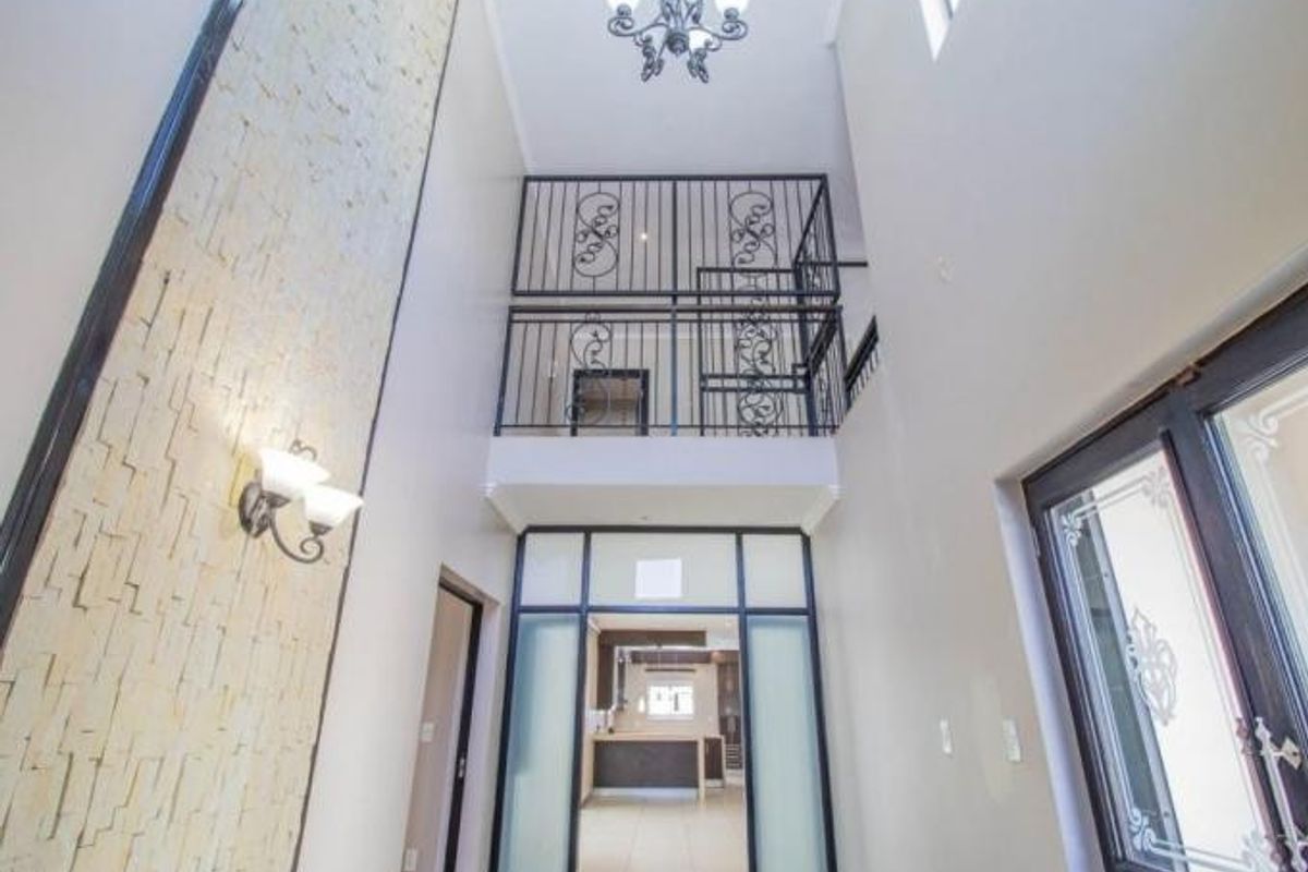 4 Bedroom House For Sale in Bryanston, Sandton - Photo 3