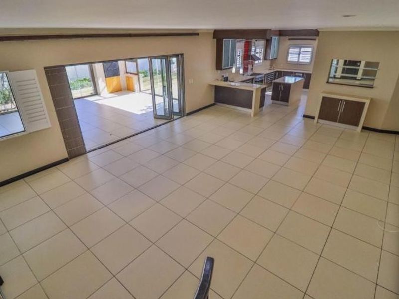 4 Bedroom House For Sale in Bryanston, Sandton - Photo 4