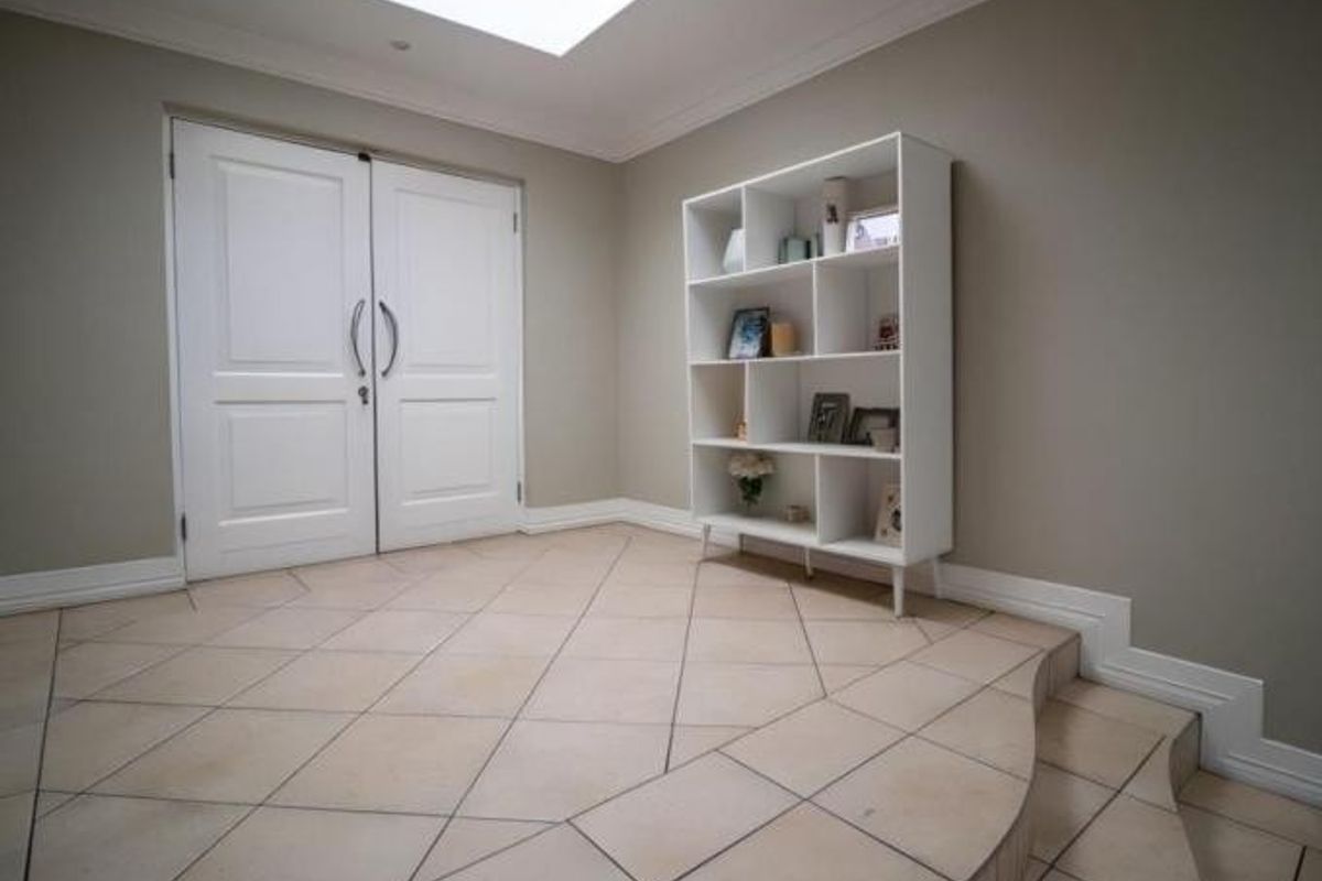 3 Bedroom House For Sale in Bryanston, Sandton - Photo 4