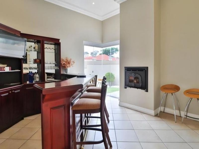 3 Bedroom House For Sale in Bryanston, Sandton - Photo 9