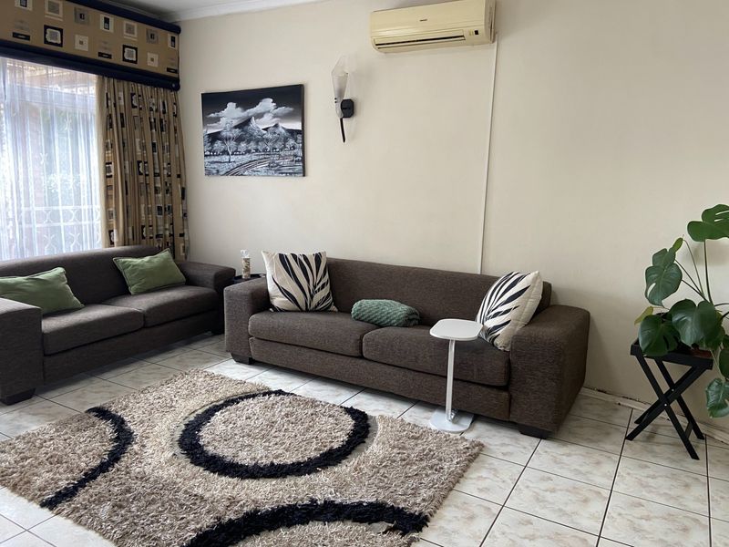 SOMETHING DIFFERENT -FIVE BEDROOM HOUSE IN POPULAR ASPENCRESCENT - SINGLE ENTRY POINT, 24H SECURITY! - Photo 3