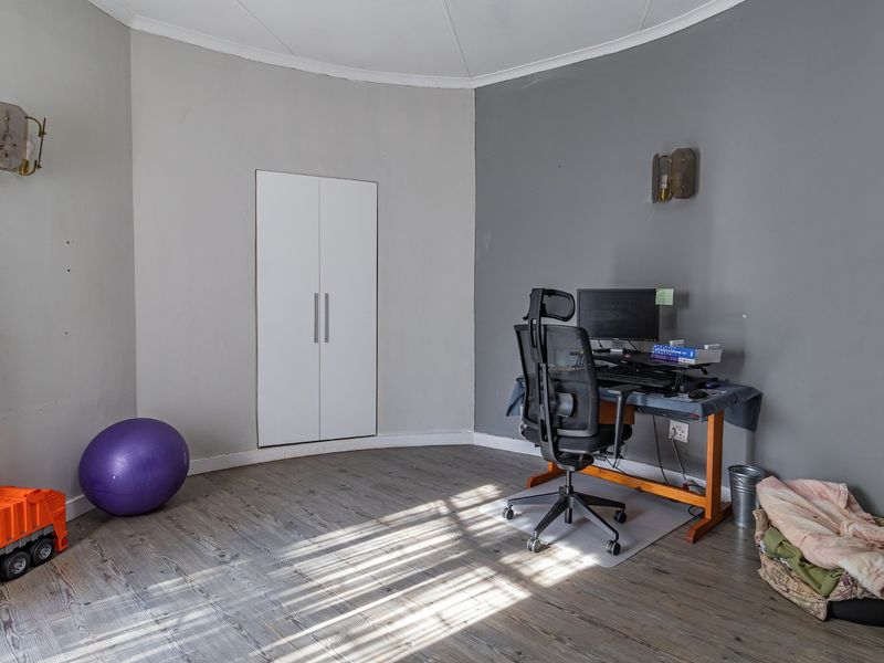 SOMETHING DIFFERENT -FIVE BEDROOM HOUSE IN POPULAR ASPENCRESCENT - SINGLE ENTRY POINT, 24H SECURITY! - Photo 5