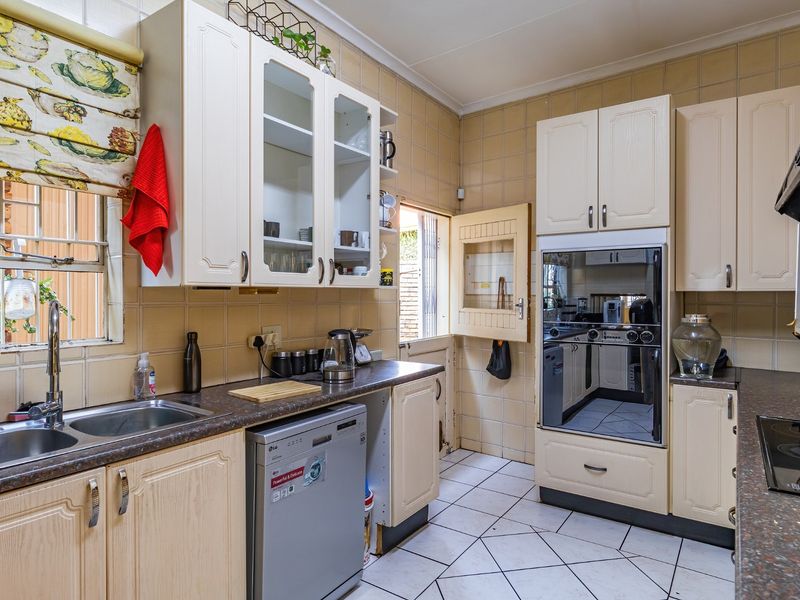 SOMETHING DIFFERENT -FIVE BEDROOM HOUSE IN POPULAR ASPENCRESCENT - SINGLE ENTRY POINT, 24H SECURITY! - Photo 7