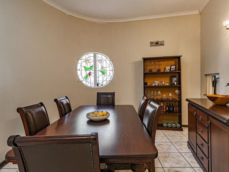 SOMETHING DIFFERENT -FIVE BEDROOM HOUSE IN POPULAR ASPENCRESCENT - SINGLE ENTRY POINT, 24H SECURITY! - Photo 4