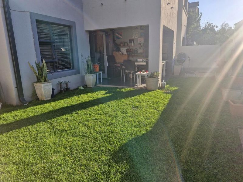 Pet Friendly Lock-Up Go Garden Apartment in Honeydew, Roodepoort - Photo 2