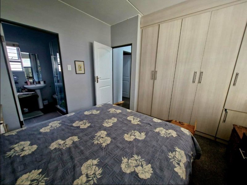 Pet Friendly Lock-Up Go Garden Apartment in Honeydew, Roodepoort - Photo 5