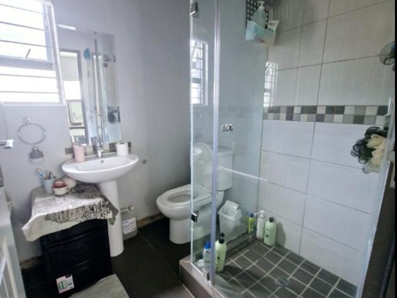 Pet Friendly Lock-Up Go Garden Apartment in Honeydew, Roodepoort - Photo 6