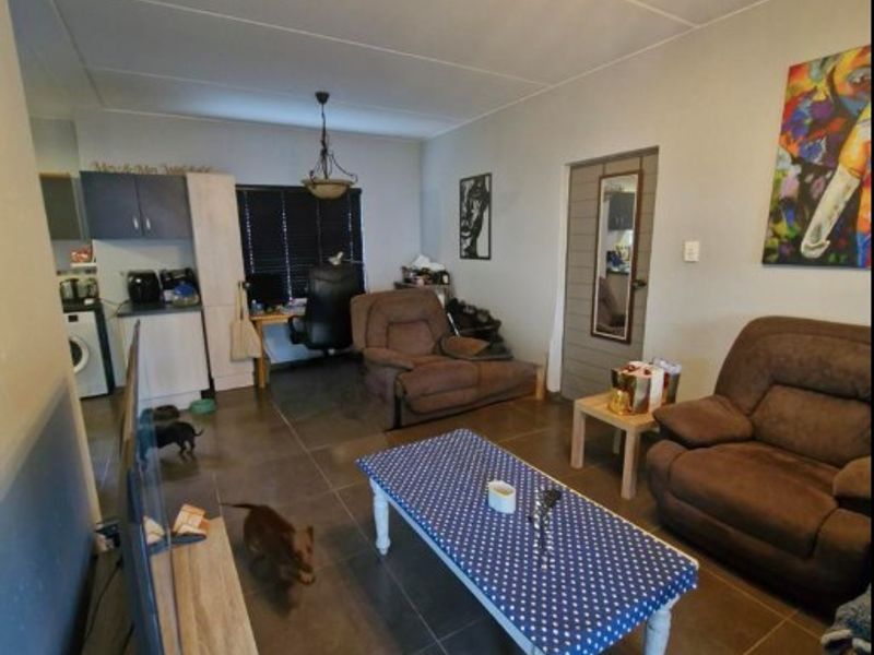 Pet Friendly Lock-Up Go Garden Apartment in Honeydew, Roodepoort - Photo 4
