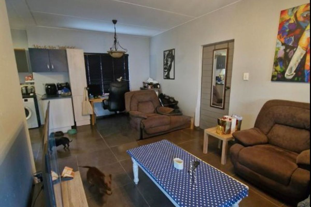 Pet Friendly Lock-Up Go Garden Apartment in Honeydew, Roodepoort - Photo 4