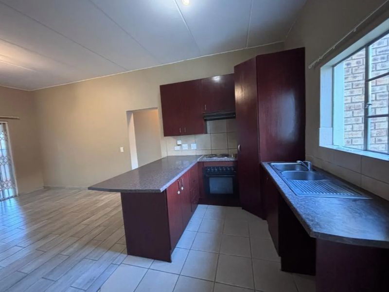 3BD Garden Apartment Northriding - Photo 3