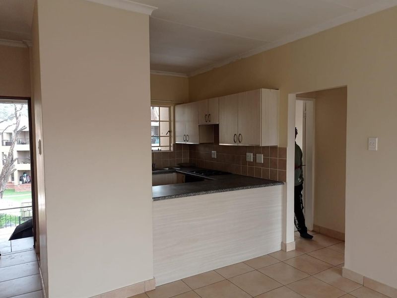 Life is good at the top with this stylish 2 bed 1 bath apartment for sale in Meredale - Photo 8
