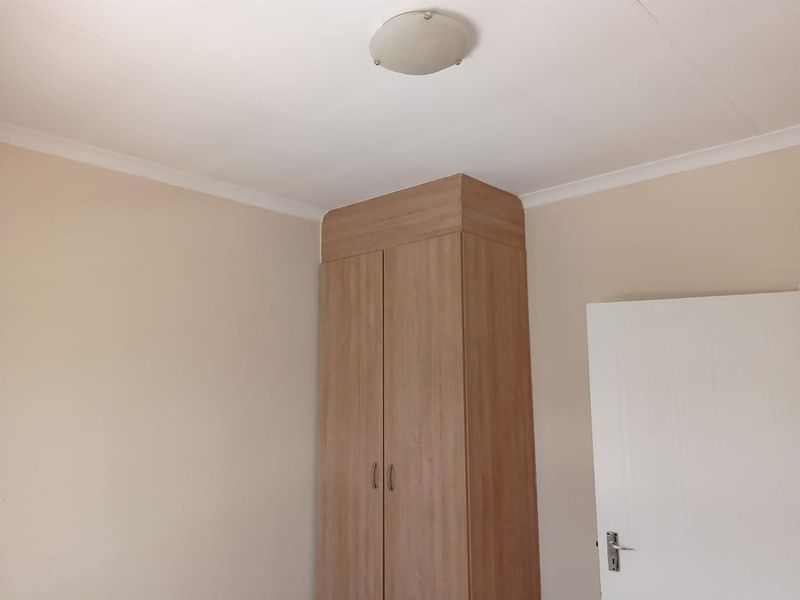 Life is good at the top with this stylish 2 bed 1 bath apartment for sale in Meredale - Photo 5