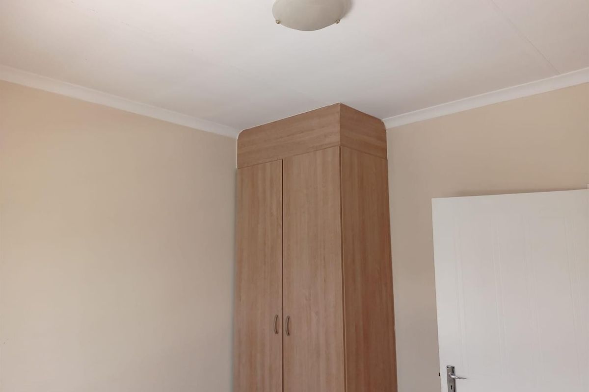 Life is good at the top with this stylish 2 bed 1 bath apartment for sale in Meredale - Photo 5