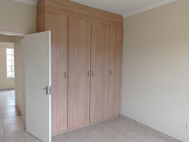 Life is good at the top with this stylish 2 bed 1 bath apartment for sale in Meredale - Photo 9