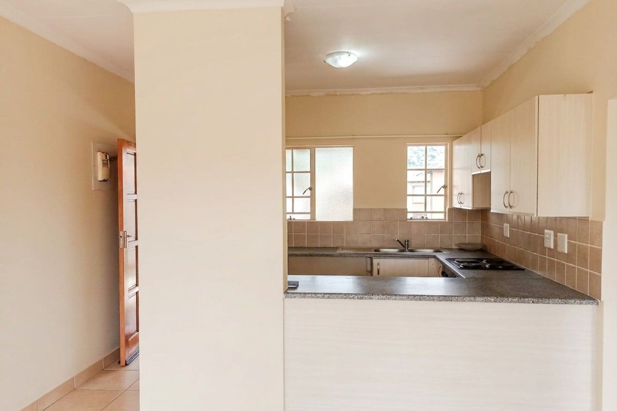 Life is good at the top with this stylish 2 bed 1 bath apartment for sale in Meredale - Photo 4