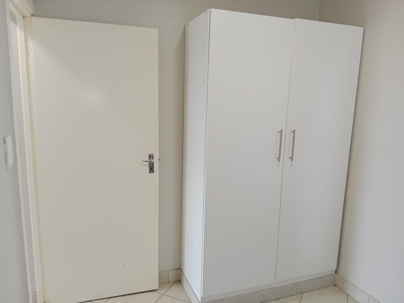 2 Bedroom House To Rent in Glenway Estate, Pretoria - Photo 9