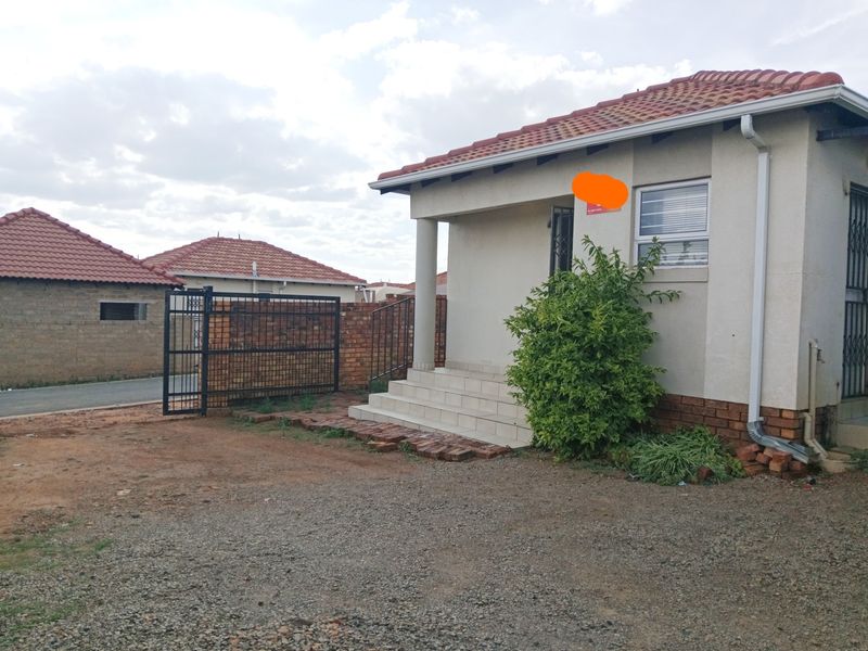 2 Bedroom House To Rent in Glenway Estate, Pretoria - Photo 8