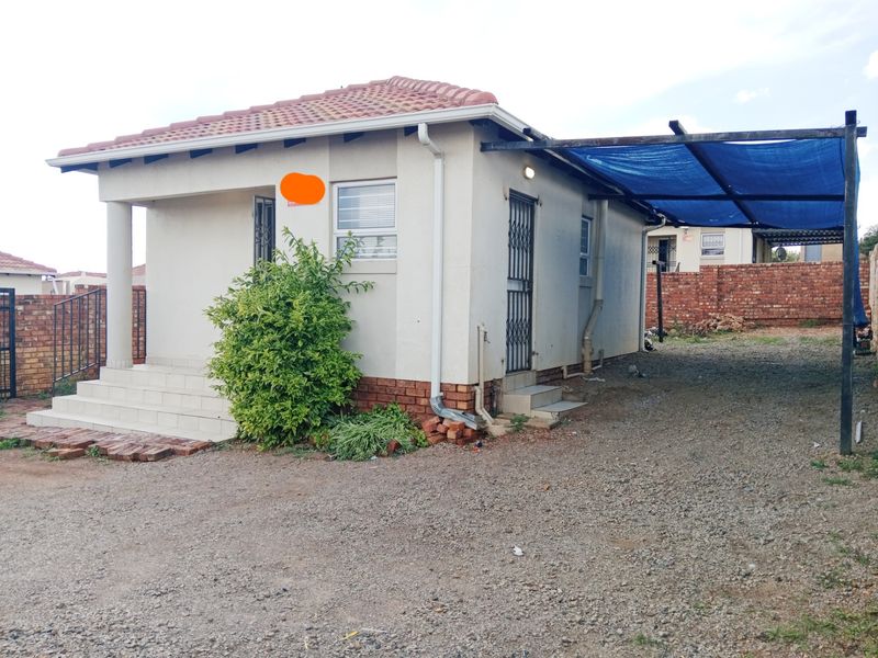 2 Bedroom House To Rent in Glenway Estate, Pretoria - Photo 1