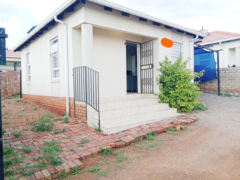 2 Bedroom House To Rent in Glenway Estate, Pretoria - Photo 4