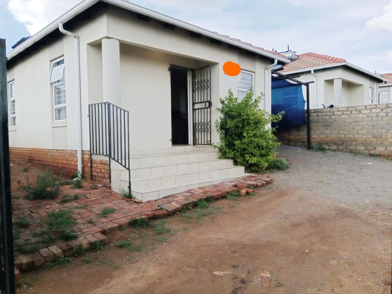 2 Bedroom House To Rent in Glenway Estate, Pretoria - Photo 5