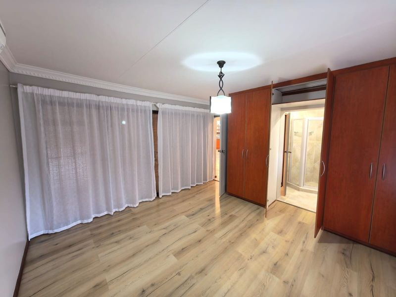 Your Dream 5 Bedroom, 5 Bathroom Oasis Awaits in Roylglen Gardens, Kimberley - Photo 10
