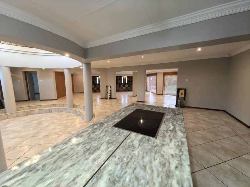 Your Dream 5 Bedroom, 5 Bathroom Oasis Awaits in Roylglen Gardens, Kimberley - Photo 6