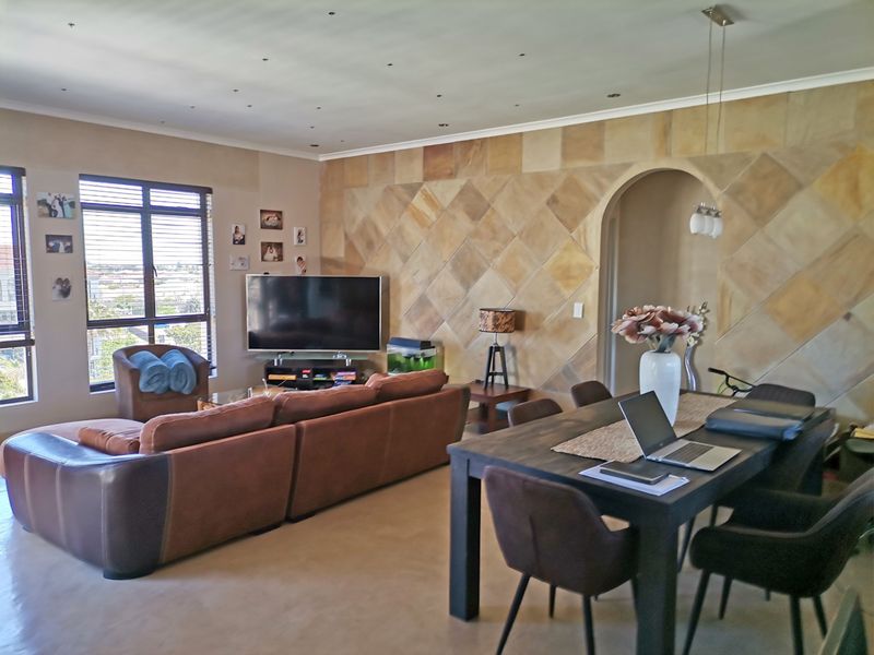 Upmarket Furnished 3 Bedroom Apartment in Century City Marina - Photo 3