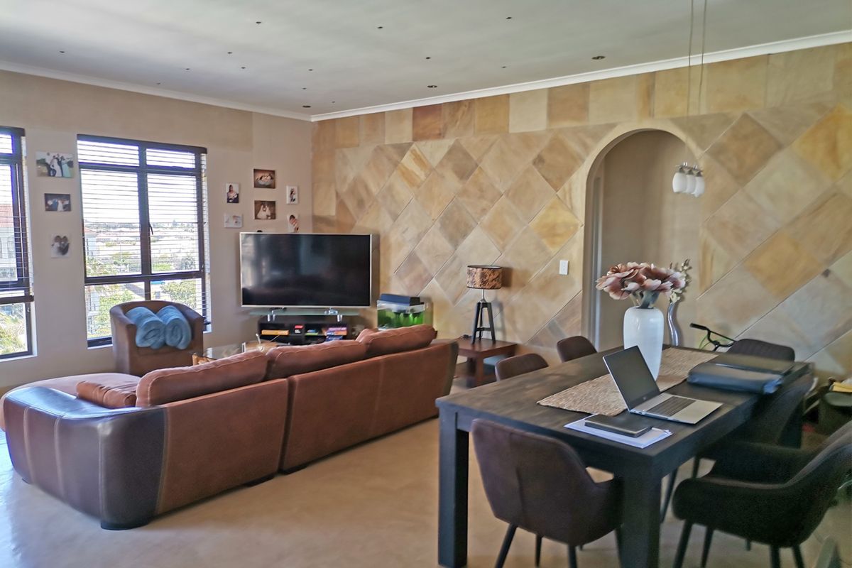 Upmarket Furnished 3 Bedroom Apartment in Century City Marina - Photo 3