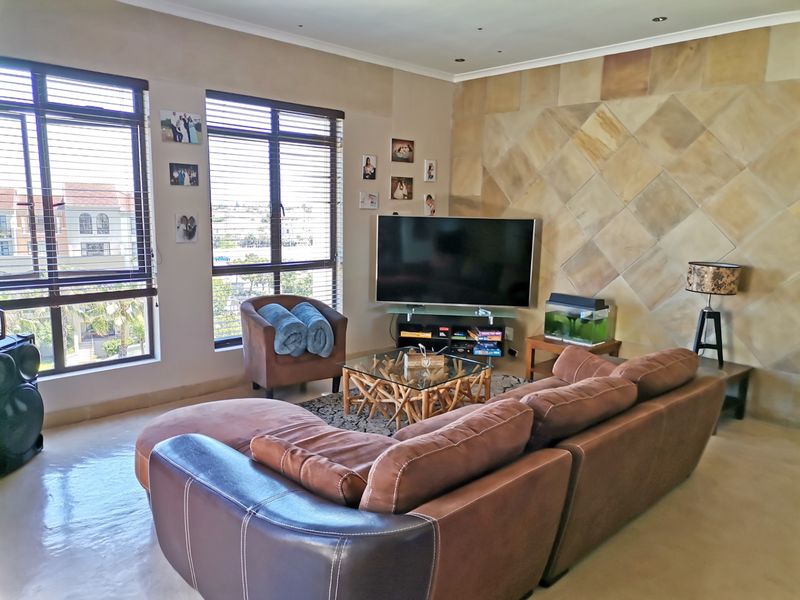 Upmarket Furnished 3 Bedroom Apartment in Century City Marina - Photo 4