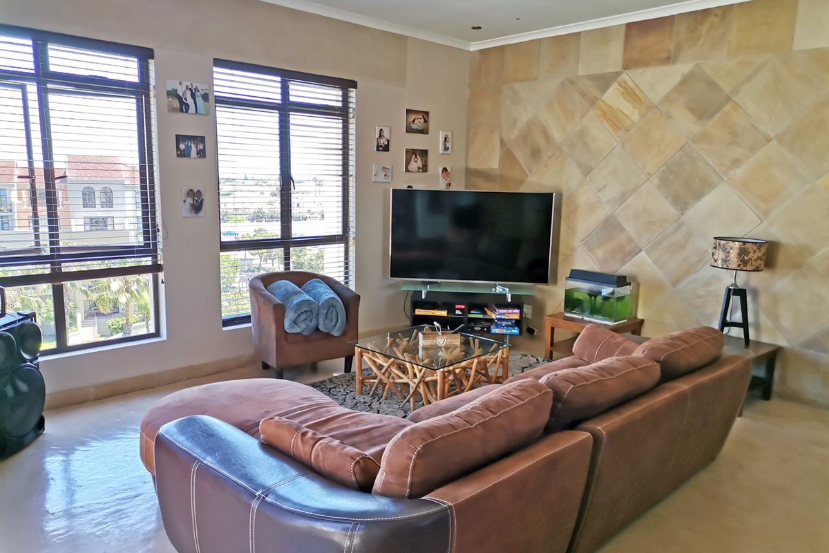 Upmarket Furnished 3 Bedroom Apartment in Century City Marina - Photo 4
