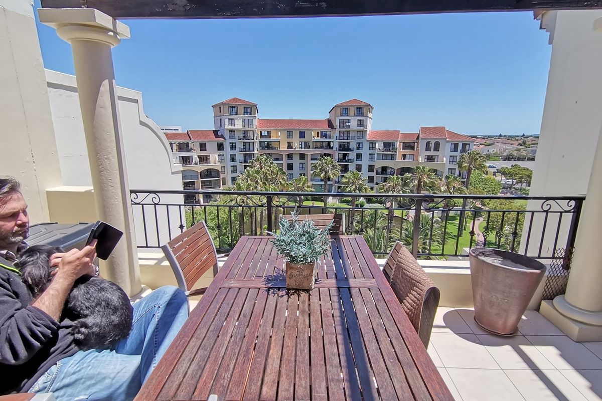 Upmarket Furnished 3 Bedroom Apartment in Century City Marina - Photo 5