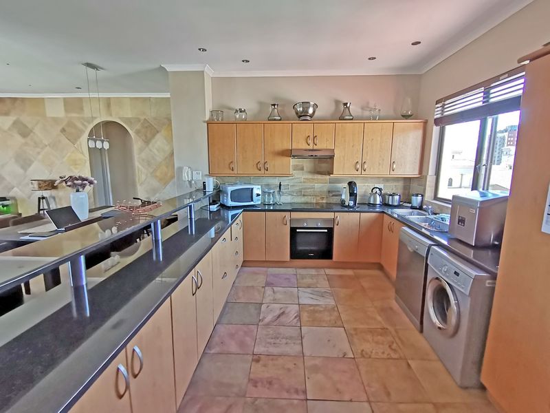 Upmarket Furnished 3 Bedroom Apartment in Century City Marina - Photo 2