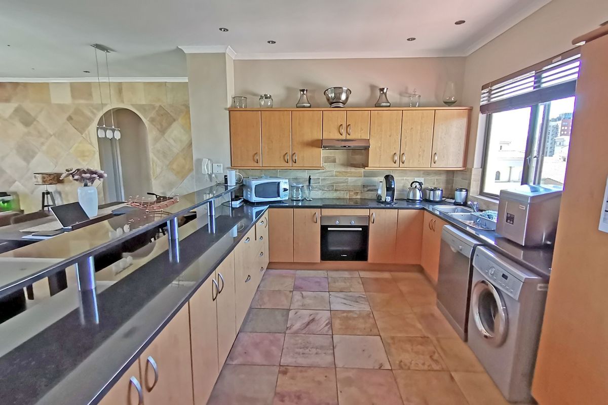 Upmarket Furnished 3 Bedroom Apartment in Century City Marina - Photo 2
