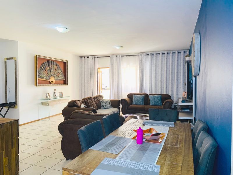 3 bedroom, 2 Bathroom For Sale in Theresapark, Akasia - Photo 1